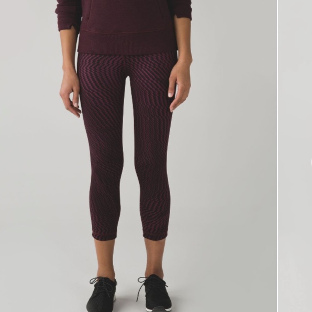 Lululemon Wunder Under Crop (Hi-Rise) *Full-On Luon
Shifted Horizon Grape